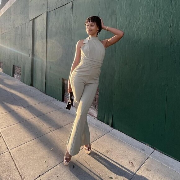 LAVISH ALICE Halter Flare Leg Jumpsuit in Sage Green Size US 2 - Picture 2 of 12